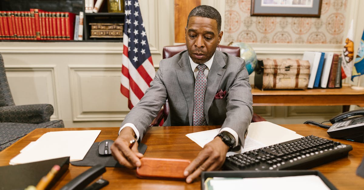 découvrez l'assurance responsabilité professionnelle, une protection essentielle pour les travailleurs indépendants et les entreprises, garantissant la couverture des dommages financiers liés à des erreurs ou négligences professionnelles. protégez votre activité et votre réputation dès aujourd'hui.