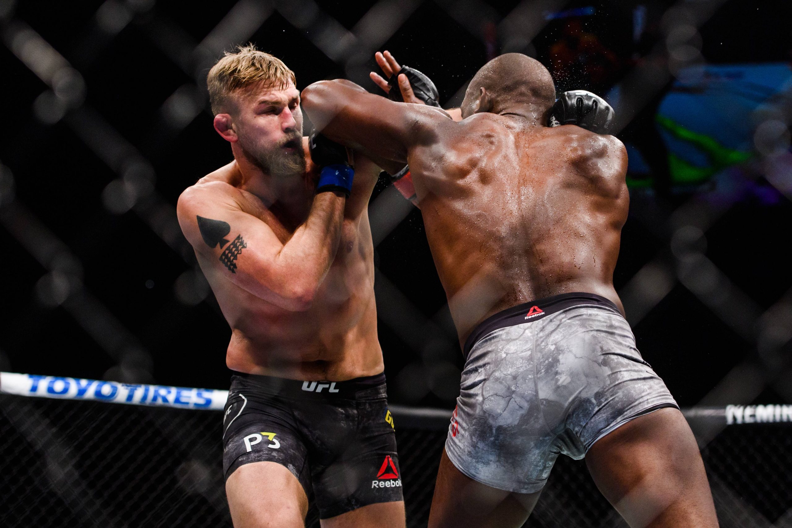 découvrez les enjeux juridiques majeurs du mma, des questions de sécurité aux réglementations internationales, en passant par les droits des athlètes et la responsabilité des organisateurs. une analyse approfondie pour comprendre les défis actuels de ce sport en pleine évolution.