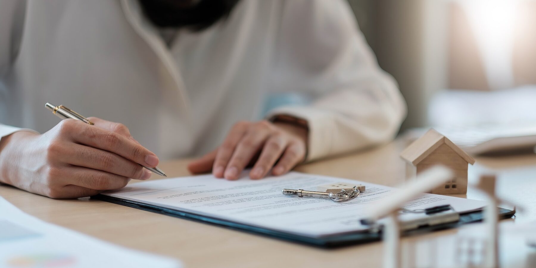 découvrez tout ce qu'il faut savoir sur la responsabilité civile professionnelle : définition, enjeux, et importance pour protéger votre activité. assurez-vous d'être bien couvert en cas de dommages causés à des tiers grâce à nos conseils et informations.