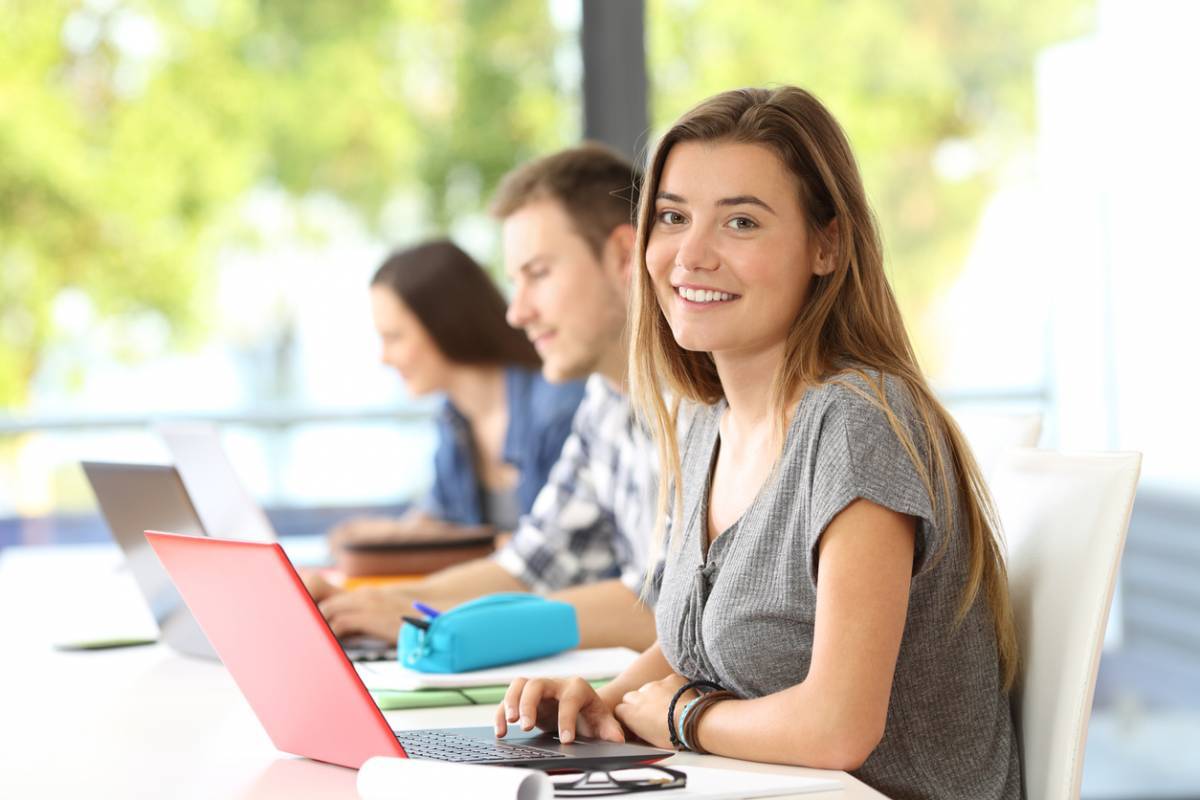 découvrez notre assurance étudiante spécialement conçue pour les infirmiers. protégez-vous et bénéficiez d'une couverture adaptée à vos besoins pendant vos études. obtenez des conseils, un accompagnement et des garanties pour vous aider à réussir votre parcours professionnel.
