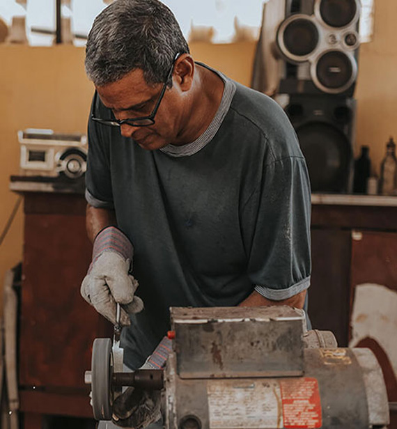 découvrez notre assurance artisan adaptée à vos besoins. protégez votre activité avec des garanties sur mesure pour les artisans, incluant responsabilité civile, protection juridique et bien plus encore. assurez la sécurité de votre métier dès aujourd'hui!