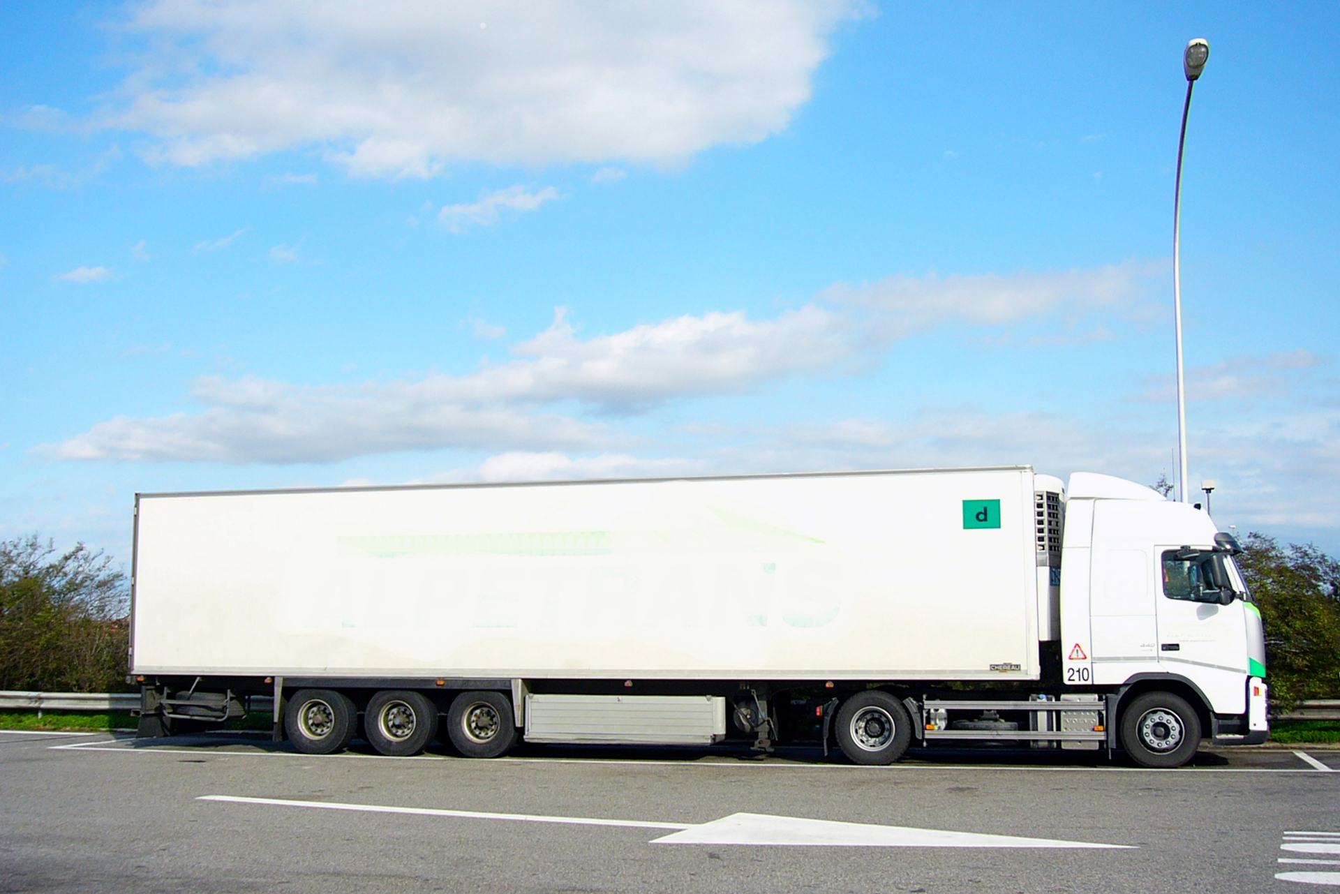 découvrez notre assurance transport marchandises, conçue pour protéger vos envois contre les risques de perte, dommage ou vol. bénéficiez d'une couverture adaptée à vos besoins et voyagez en toute sérénité grâce à nos solutions sur mesure.