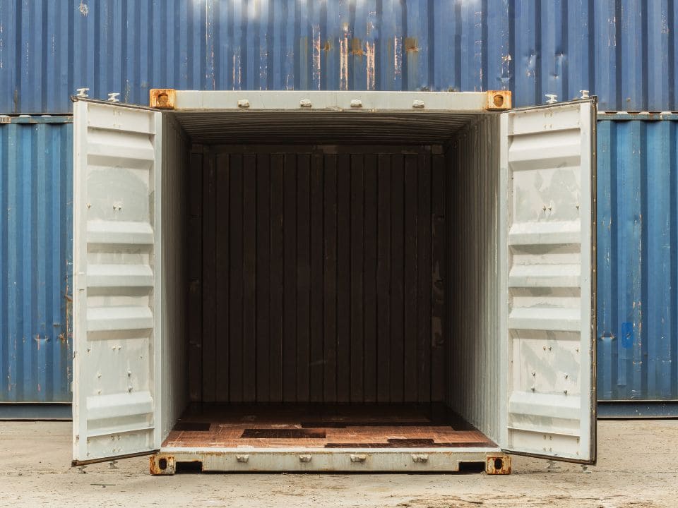 découvrez nos solutions d'assurance transport marchandises, conçues pour protéger vos cargaisons et garantir la sécurité de vos biens durant leur transit. bénéficiez d'une couverture complète et d'un accompagnement sur mesure pour une tranquillité d'esprit optimale lors de vos expéditions.
