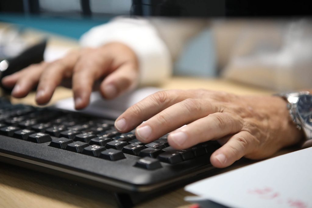 obtenez votre devis pour une assurance professionnelle sur mesure ! comparez les offres adaptées à votre activité et protégez votre entreprise efficacement. simplifiez vos démarches et choisissez la meilleure couverture pour votre sérénité.
